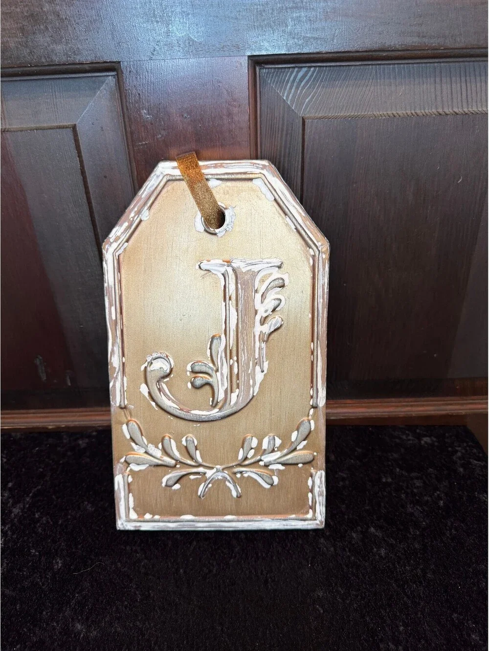 Decorative Wooden Garden Sign with Letter 'J' and Ribbon Hanger